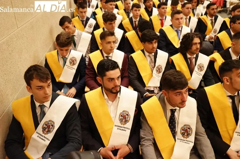 Foto 5 - Nuevos graduados en Ingenier&iacute;a Inform&aacute;tica y Administraci&oacute;n y Direcci&oacute;n de Empresas Tecnol&oacute;gicas