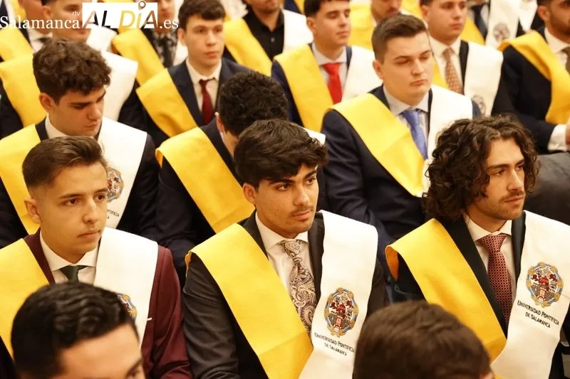 Foto 7 - Nuevos graduados en Ingenier&iacute;a Inform&aacute;tica y Administraci&oacute;n y Direcci&oacute;n de Empresas Tecnol&oacute;gicas