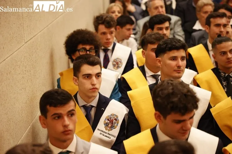 Foto 9 - Nuevos graduados en Ingenier&iacute;a Inform&aacute;tica y Administraci&oacute;n y Direcci&oacute;n de Empresas Tecnol&oacute;gicas