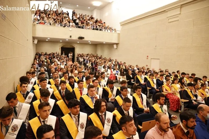 Foto 10 - Nuevos graduados en Ingenier&iacute;a Inform&aacute;tica y Administraci&oacute;n y Direcci&oacute;n de Empresas Tecnol&oacute;gicas