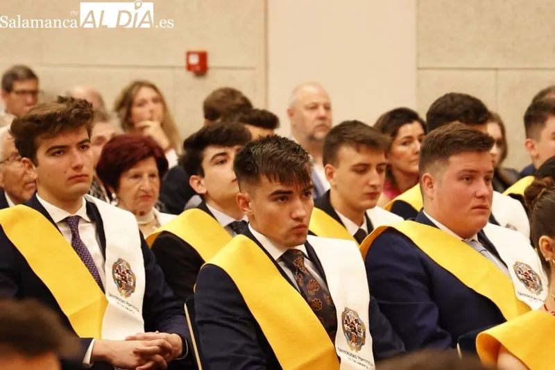 Foto 14 - Nuevos graduados en Ingenier&iacute;a Inform&aacute;tica y Administraci&oacute;n y Direcci&oacute;n de Empresas Tecnol&oacute;gicas