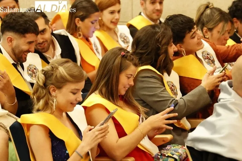 Ceremonis de Graduación de Periodismo y Comunicación Audiovisual. Fotos: David Sañudo