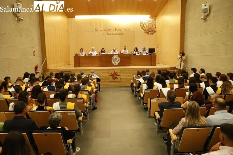 Ceremonis de Graduación de Periodismo y Comunicación Audiovisual. Fotos: David Sañudo