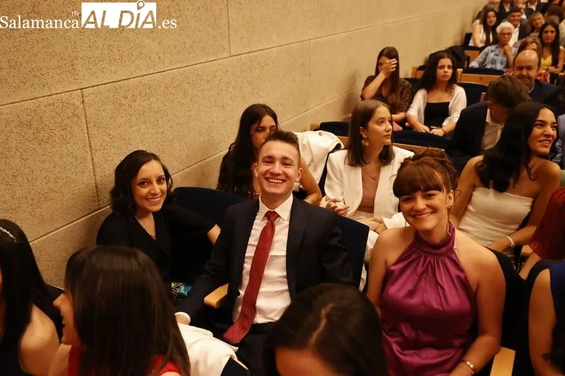 Ceremonia de los nuevos graduados en Logopedia en la UPSA. Fotos: David Sañudo