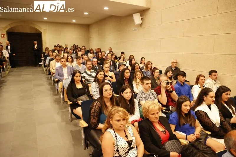 Ceremonia de los nuevos graduados en Logopedia en la UPSA. Fotos: David Sañudo