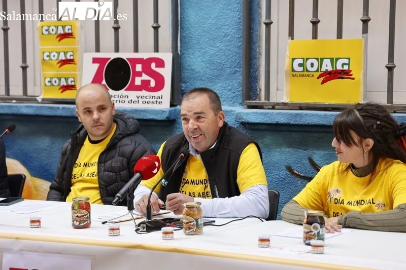 Actividades por el Día Mundial de las Abejas, organizadas por COAG y ZOES, en el Barrio del Oeste. Fotos: David Sañudo