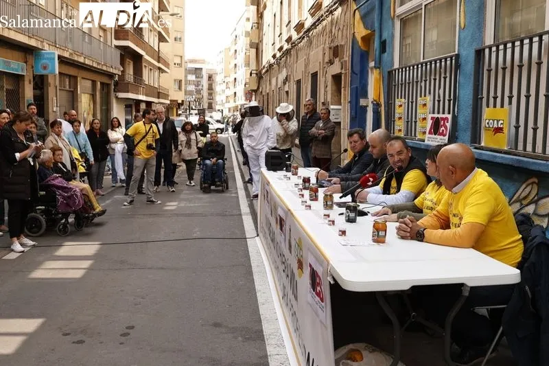 Actividades por el Día Mundial de las Abejas, organizadas por COAG y ZOES, en el Barrio del Oeste. Fotos: David Sañudo