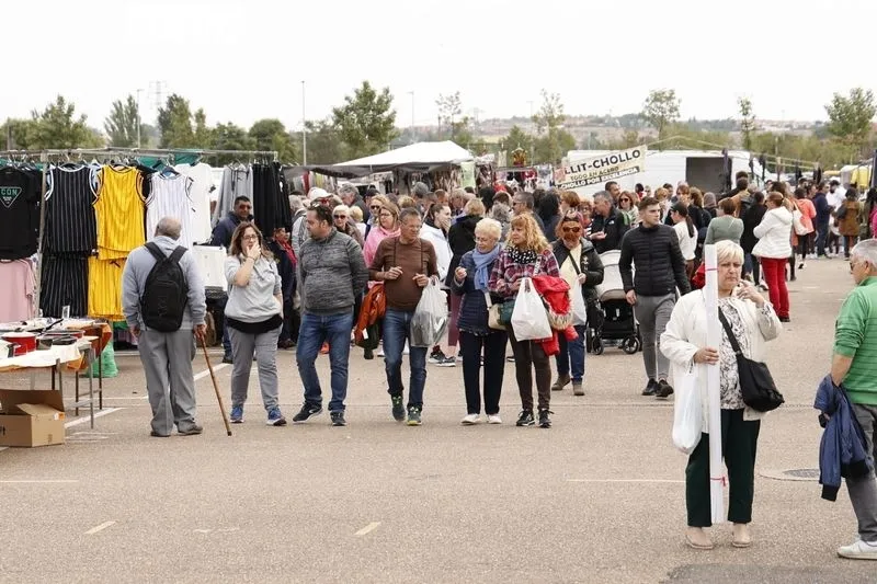 Foto 5 - Buen ambiente en el rastro y la ribera del Tormes 