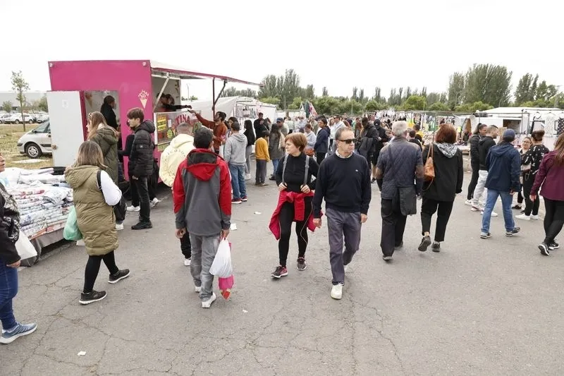 Foto 17 - Buen ambiente en el rastro y la ribera del Tormes 