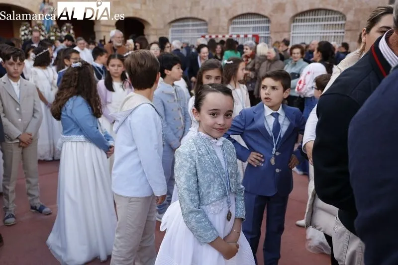 Foto 16 - Mar&iacute;a Auxiliadora procesiona para comenzar las fiestas en su honor