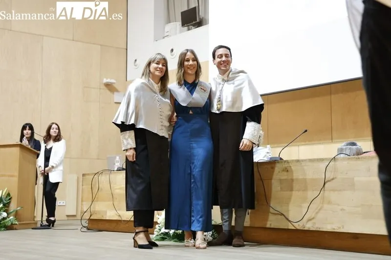 Foto 6 - D&iacute;a feliz para los nuevos titulados en Terapia Ocupacional de la USAL