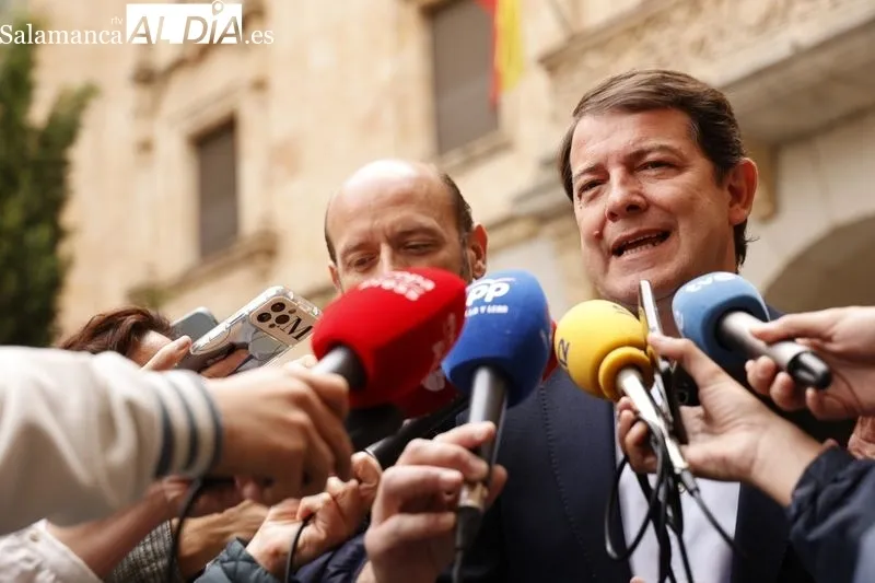  El presidente del Partido Popular de Castilla y León, Alfonso Fernández Mañueco, ejerce su derecho al voto. Fotos: David Sañudo