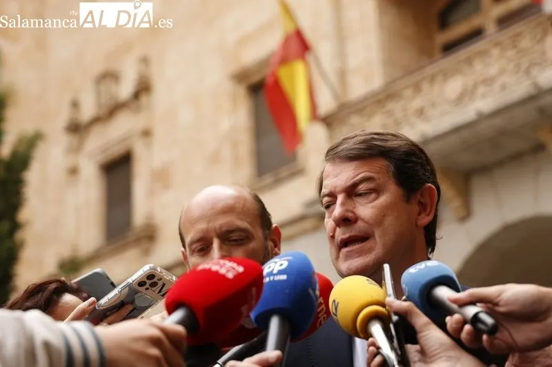  El presidente del Partido Popular de Castilla y León, Alfonso Fernández Mañueco, ejerce su derecho al voto. Fotos: David Sañudo