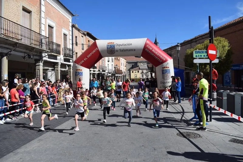 Foto 8 - Multitudinaria fiesta del deporte en Pe&ntilde;aranda para vivir la XXIX Carrera Popular 'Hijos, Padres y Abuelos'