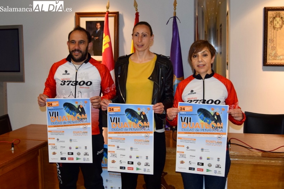 Responsables del Club Triatlón 37300 presentaban el Duatlón Cross Ciudad de Peñaranda junto a Pilar García