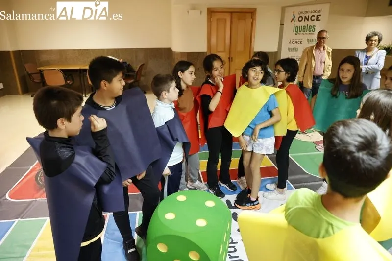 Jornada de sensibilización sobre la discapacidad en la plaza de la Reina. Foto de David Sañudo