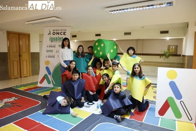 Jornada de sensibilización sobre la discapacidad en la plaza de la Reina. Foto de David Sañudo
