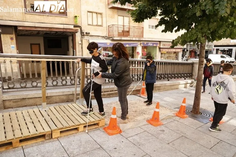 Jornada de sensibilización sobre la discapacidad en la plaza de la Reina. Foto de David Sañudo