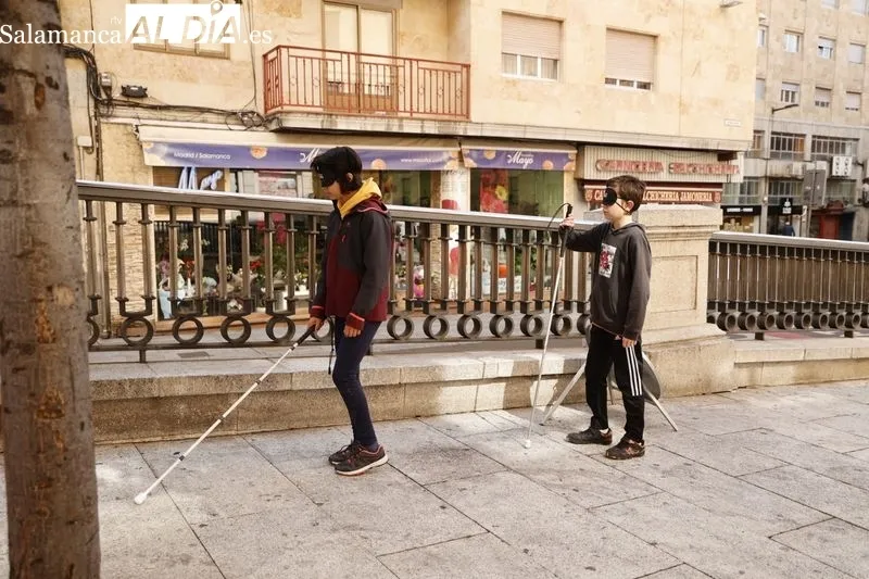 Jornada de sensibilización sobre la discapacidad en la plaza de la Reina. Foto de David Sañudo