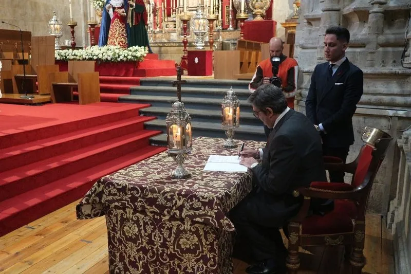 Bendición de las imágenes de María Santísima del Dulce Nombre y San Juan Evangelista, de la Archicofradía del Rosario de Salamanca, en la Catedral. Foto de Semana Santa Salamanca