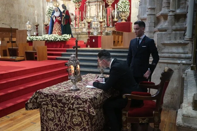 Bendición de las imágenes de María Santísima del Dulce Nombre y San Juan Evangelista, de la Archicofradía del Rosario de Salamanca, en la Catedral. Foto de Semana Santa Salamanca