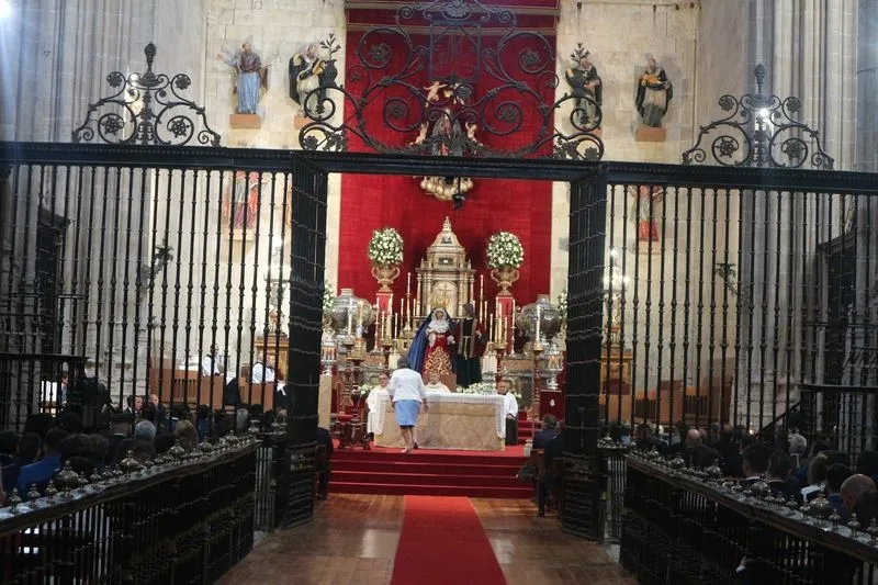 Bendición de las imágenes de María Santísima del Dulce Nombre y San Juan Evangelista, de la Archicofradía del Rosario de Salamanca, en la Catedral. Foto de Semana Santa Salamanca