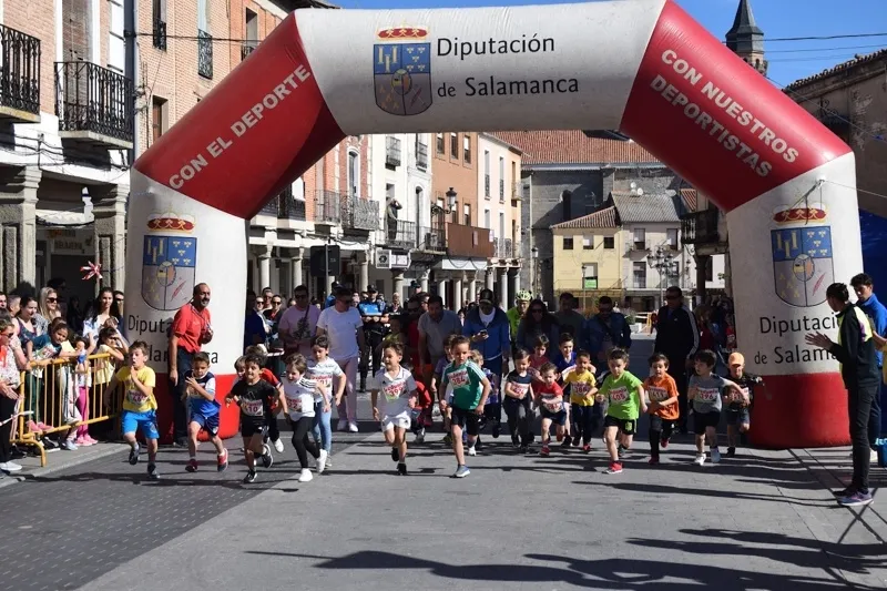Foto 10 - Multitudinaria fiesta del deporte en Pe&ntilde;aranda para vivir la XXIX Carrera Popular 'Hijos, Padres y Abuelos'