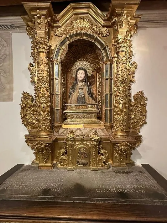 Foto 5 - La Iglesia de la Anunciaci&oacute;n recupera sus 12 cruces consagradas&nbsp;