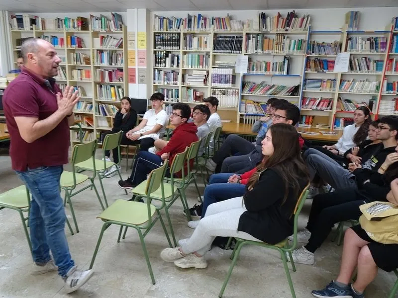 Foto 3 - El psic&oacute;logo Alejandro Shujman visita los institutos de Santa Marta para hablar sobre bienestar y salud