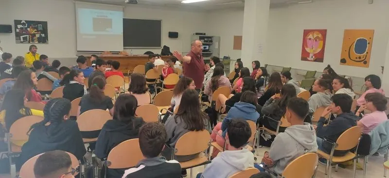 Foto 5 - El psic&oacute;logo Alejandro Shujman visita los institutos de Santa Marta para hablar sobre bienestar y salud