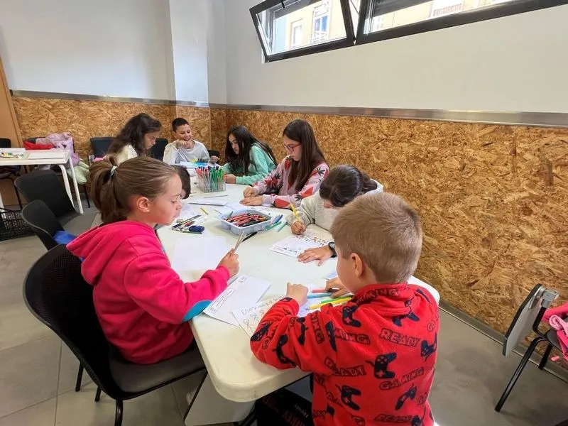 Foto 5 - Los ni&ntilde;os de Carbajosa dise&ntilde;an el cartel anunciador de las Fiestas del Se&ntilde;or 2023