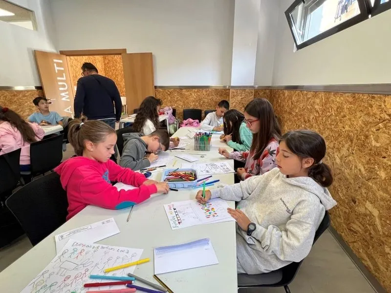 Foto 4 - Los ni&ntilde;os de Carbajosa dise&ntilde;an el cartel anunciador de las Fiestas del Se&ntilde;or 2023