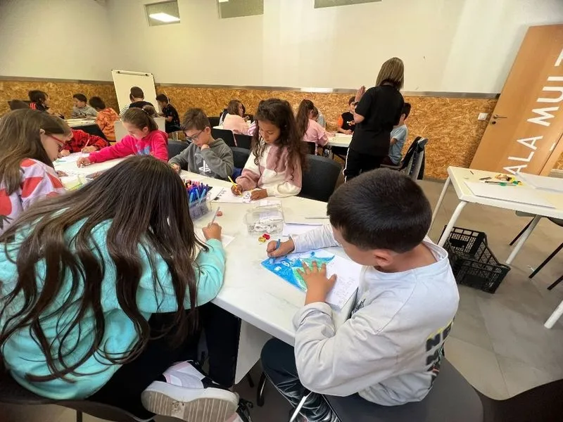 Foto 3 - Los ni&ntilde;os de Carbajosa dise&ntilde;an el cartel anunciador de las Fiestas del Se&ntilde;or 2023