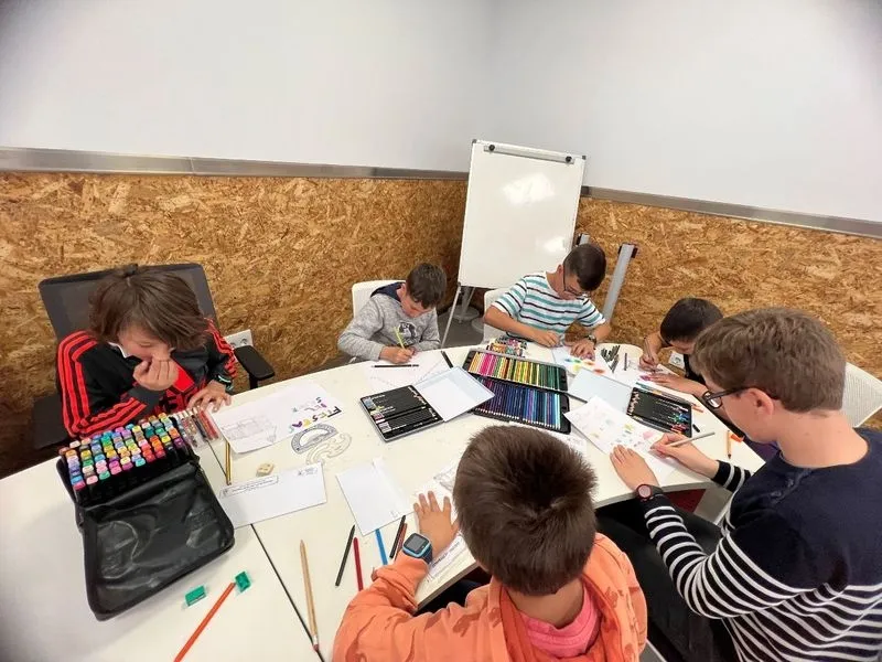 Foto 2 - Los ni&ntilde;os de Carbajosa dise&ntilde;an el cartel anunciador de las Fiestas del Se&ntilde;or 2023
