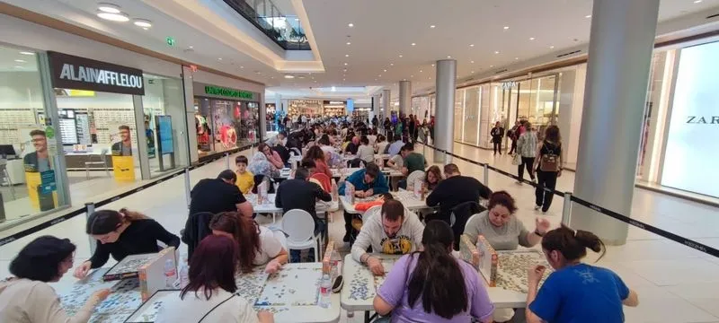 Imágenes de la jornada de tarde de la categoría absoluta del 2º Concurso de Puzzles Toy Planet Salamanca en el Centro Comercial El Tormes