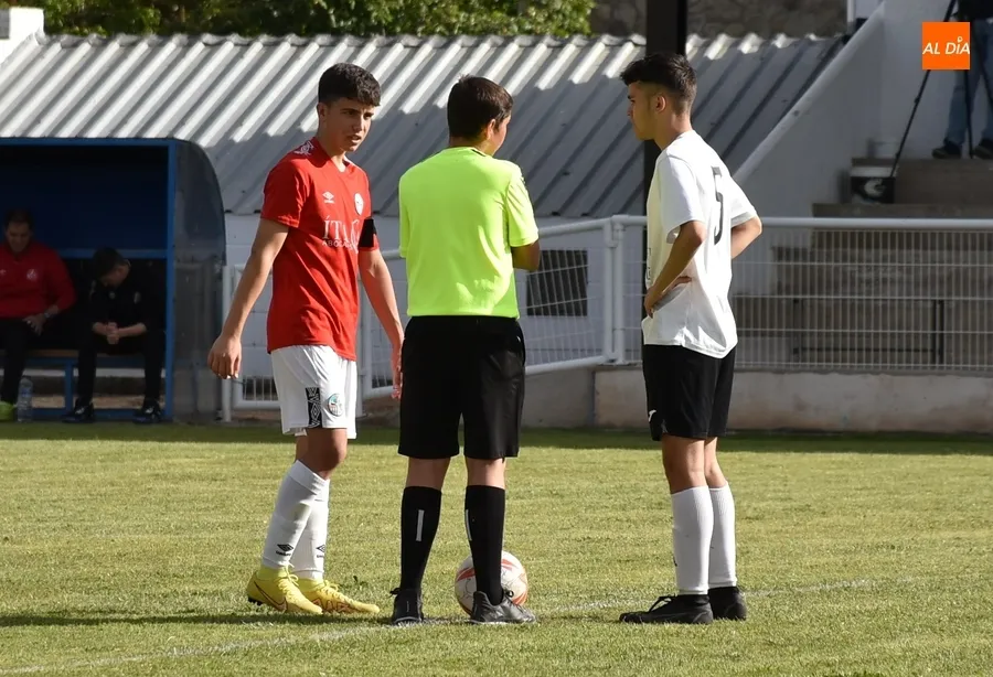 Foto 4 - Los juveniles y cadetes del Ciudad Rodrigo cierran el curso con derrota