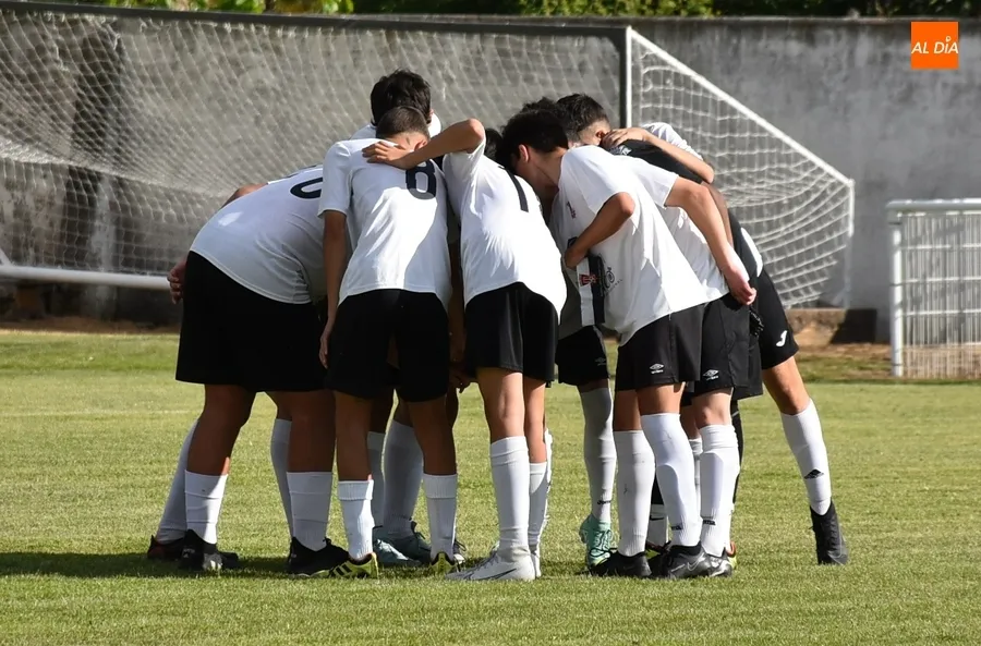 Foto 6 - Los juveniles y cadetes del Ciudad Rodrigo cierran el curso con derrota