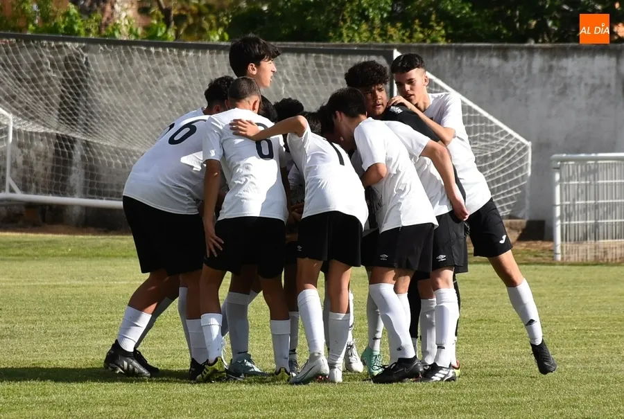 Foto 7 - Los juveniles y cadetes del Ciudad Rodrigo cierran el curso con derrota