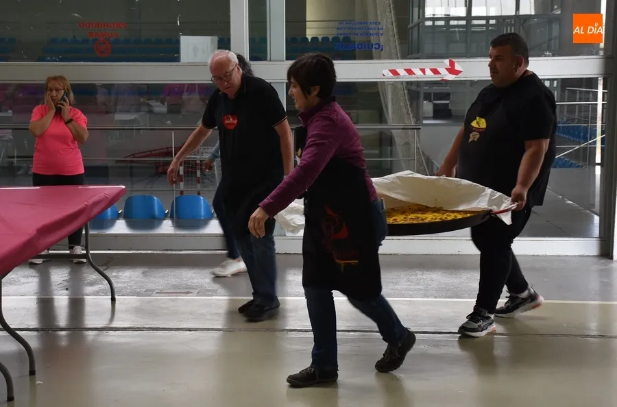 Foto 6 - Amanecer celebra su gran paellada de fin de curso a cubierto por el riesgo de lluvia