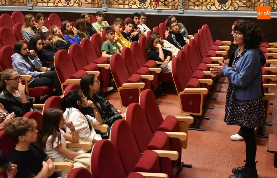 Foto 2 - Las &lsquo;Miradas en Blanco&rsquo; de la Joven Compa&ntilde;&iacute;a de Danza de CyL sorprenden a escolares mirobrigenses