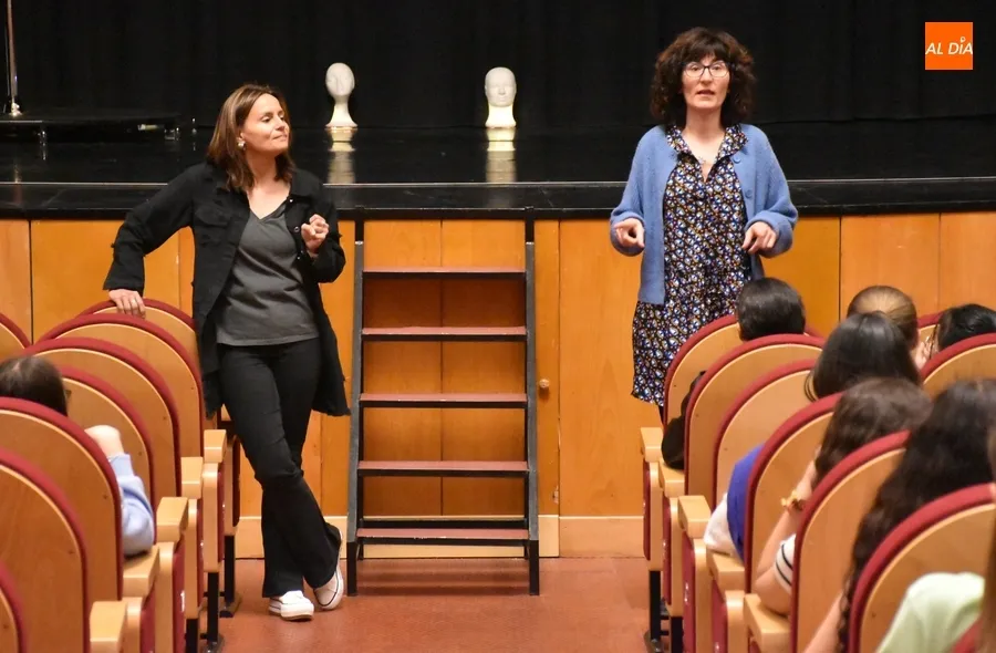 Foto 5 - Las &lsquo;Miradas en Blanco&rsquo; de la Joven Compa&ntilde;&iacute;a de Danza de CyL sorprenden a escolares mirobrigenses
