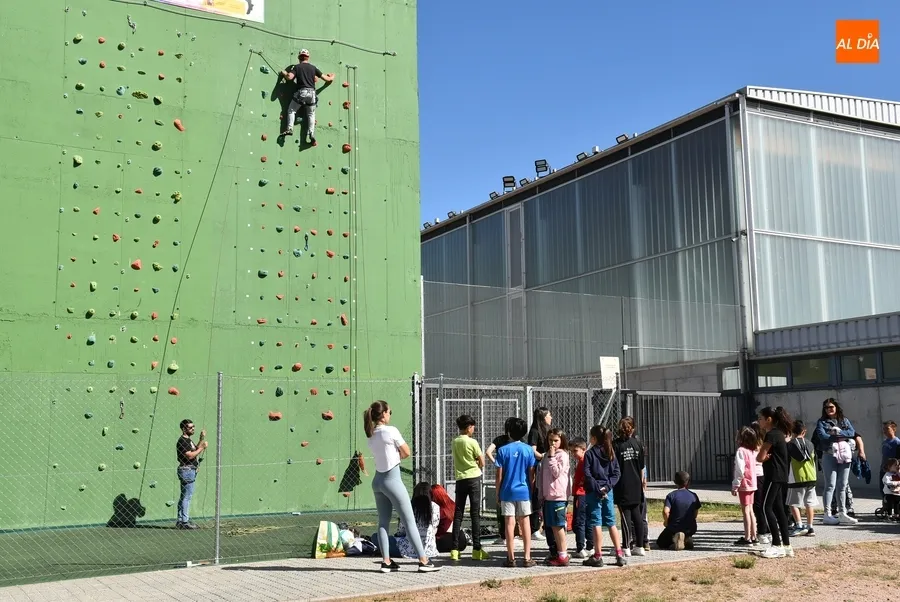 Foto 11 - Una veintena de ni&ntilde;os toma parte en la gymkana del Club de Escalada y Monta&ntilde;a
