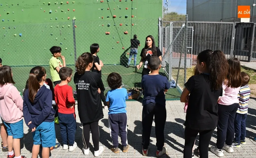 Foto 8 - Una veintena de ni&ntilde;os toma parte en la gymkana del Club de Escalada y Monta&ntilde;a