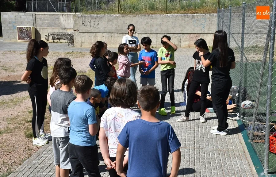 Foto 6 - Una veintena de ni&ntilde;os toma parte en la gymkana del Club de Escalada y Monta&ntilde;a
