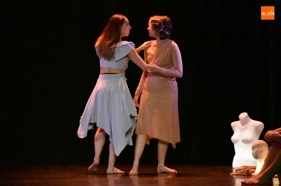 Foto 10 - Las &lsquo;Miradas en Blanco&rsquo; de la Joven Compa&ntilde;&iacute;a de Danza de CyL sorprenden a escolares mirobrigenses