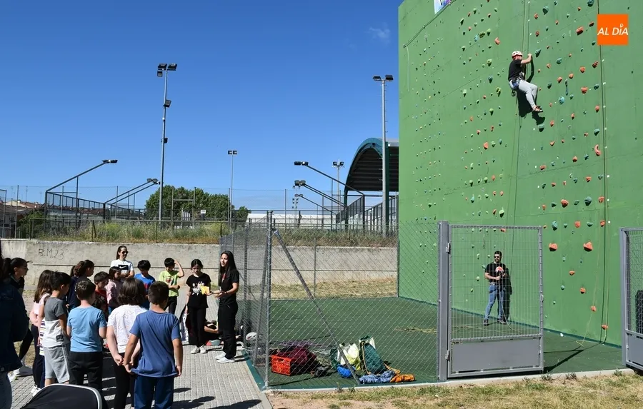 Foto 7 - Una veintena de ni&ntilde;os toma parte en la gymkana del Club de Escalada y Monta&ntilde;a