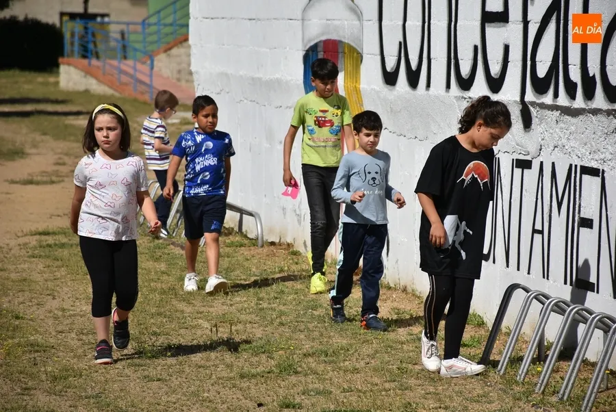 Foto 2 - Una veintena de ni&ntilde;os toma parte en la gymkana del Club de Escalada y Monta&ntilde;a
