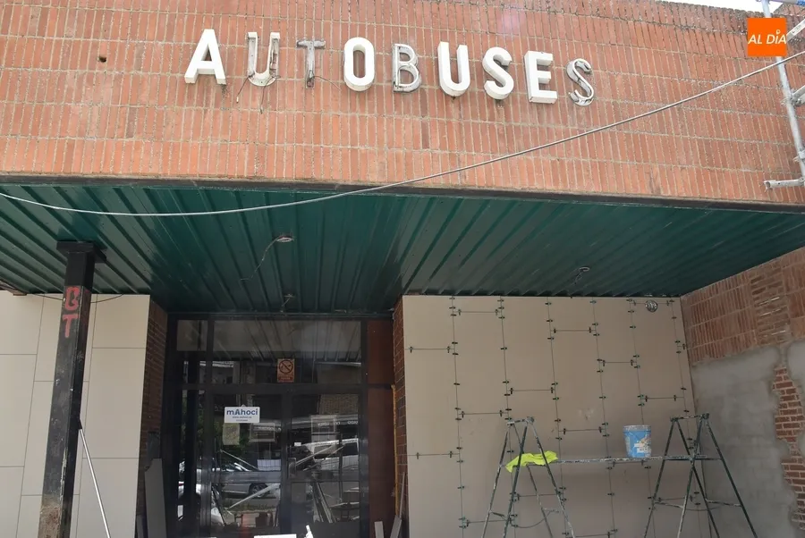 Foto 4 - En marcha el revestimiento exterior de la Estaci&oacute;n de Autobuses