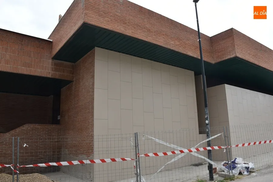 Foto 6 - En marcha el revestimiento exterior de la Estaci&oacute;n de Autobuses