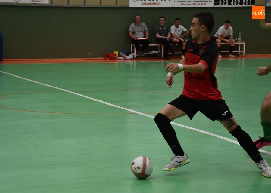 Foto 4 - Cu&eacute;llar vuelca en un visto y no visto un igualado partido ante el III Senior y acaba ganando con holgura
